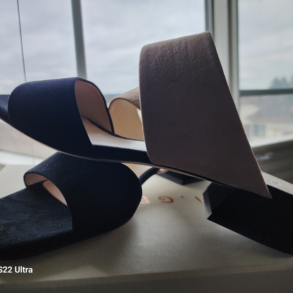 Vince Black and Tan Heels with Two Wide Straps and Open-Toe Design - Picture 7 of 7